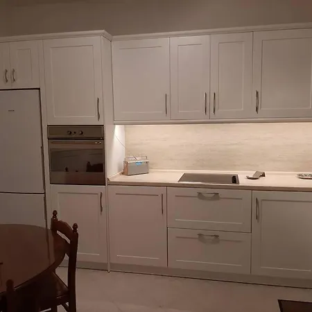 Central, Quiet And Comfortable Apartment